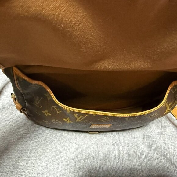 **Authentic** Louis Vuitton Saumur 30 - Picture 10 of 15